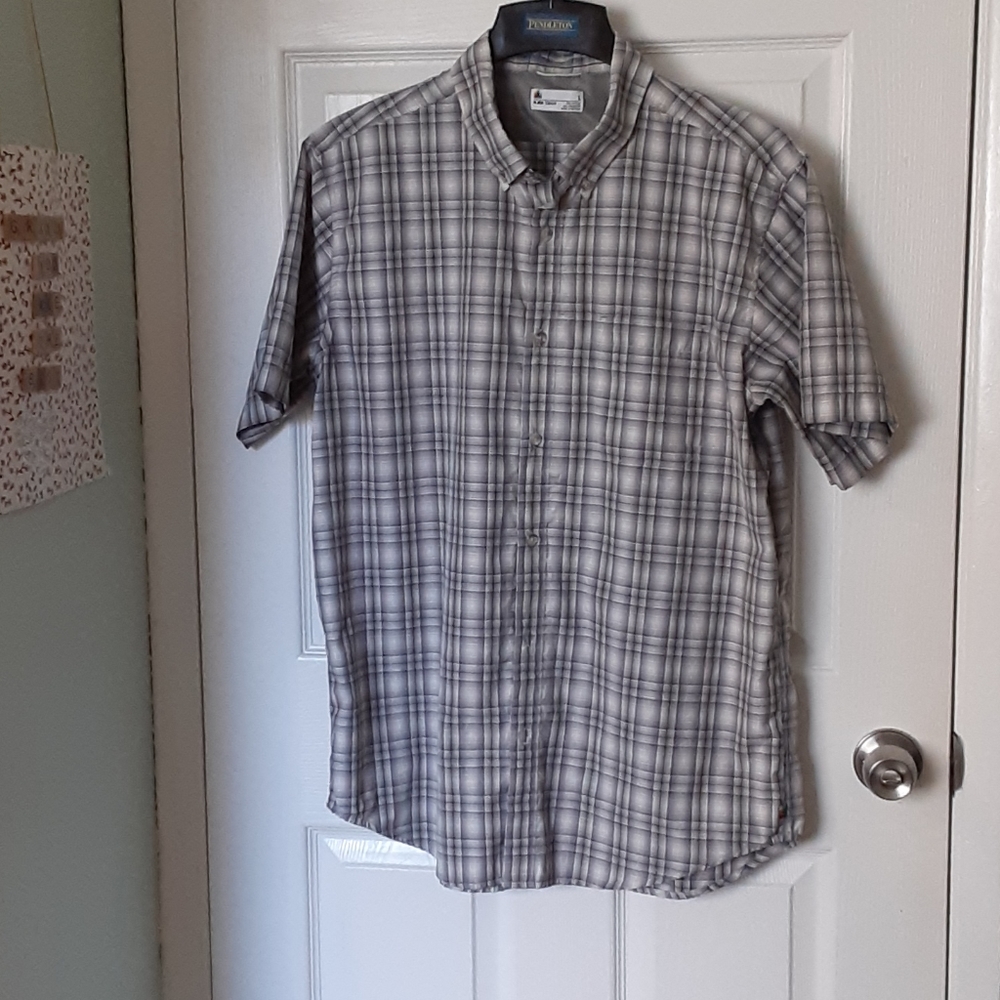 Union Bay Tech short sleeved shirt L